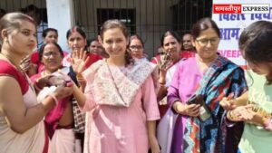 'मेरा वोट मेरा अधिकार' अभियान के तहत जागरूकता: समस्तीपुर में हाथों पर मेहंदी लगाकर दिया मतदान का संदेश